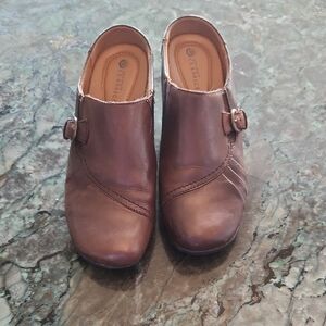 Earth Spirit Brown Leather Slip-On Mule with Buckle